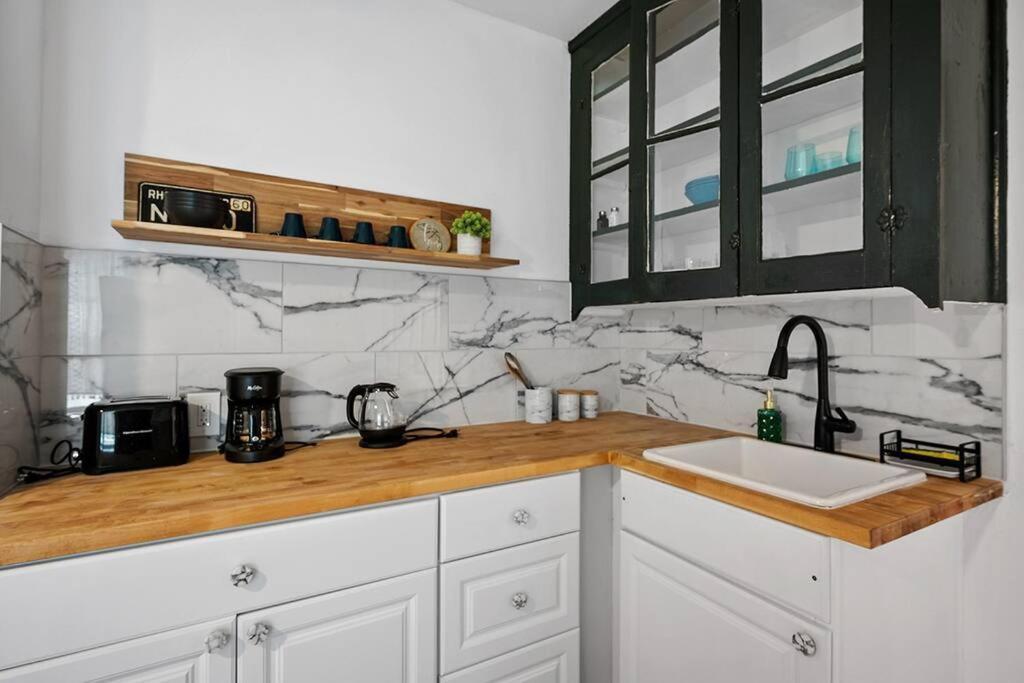 Center Of Little Italy #4 Apartment Cleveland Exterior photo
